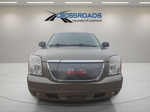 Used 2011 GMC Yukon XL Denali image 2