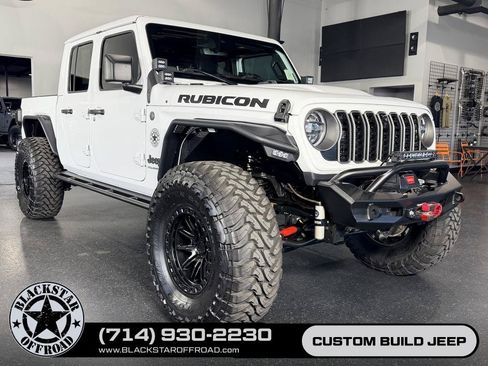 Used 2024 Jeep Gladiator Rubicon AWD/4WD image 2