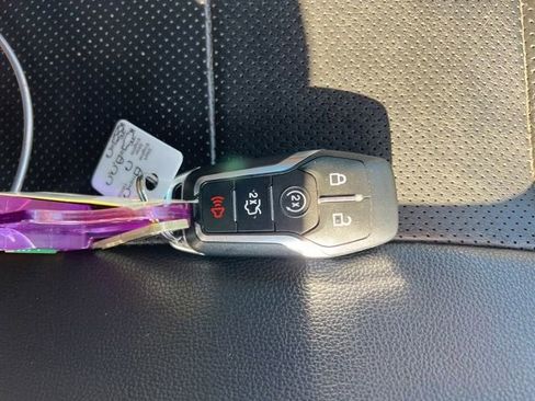 Used 2016 Ford Mustang Premium image 41