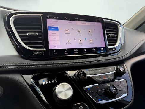 Used 2022 Chrysler Pacifica Touring-L w/ S Appearance Package FWD image 45