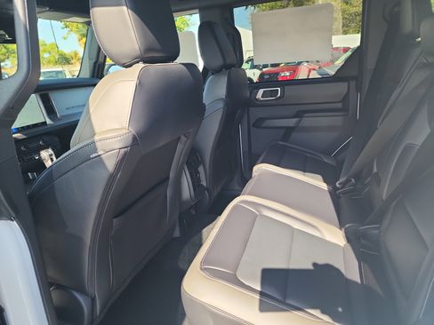 New 2026 Ford Bronco Outer Banks w/ Sasquatch Package image 18