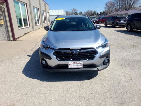 Used 2024 Subaru Crosstrek 2.0i Premium image 3