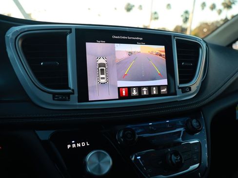 New 2026 Chrysler Pacifica Select FWD image 19