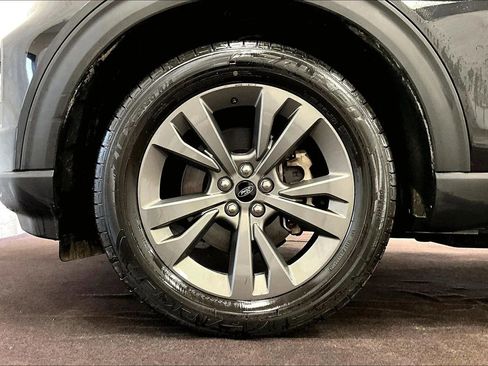 Certified 2021 Ford Explorer XLT w/ Equipment Group 202A image 8