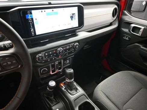 Used 2024 Jeep Gladiator Sport AWD/4WD image 8