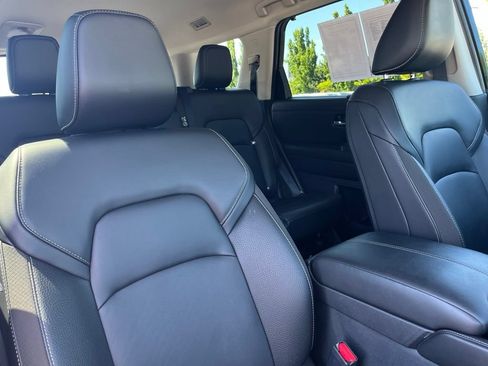 Used 2025 Nissan Pathfinder SL AWD/4WD image 21