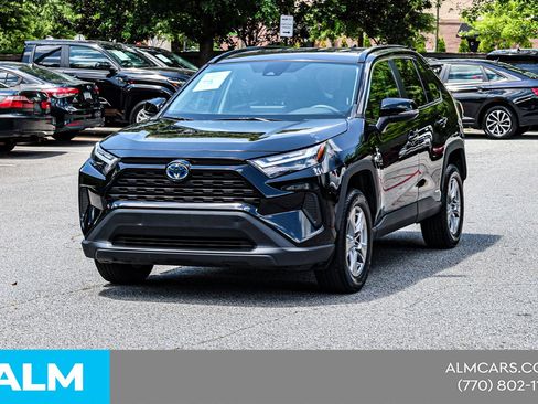 Used 2024 Toyota RAV4 LE AWD/4WD image 4