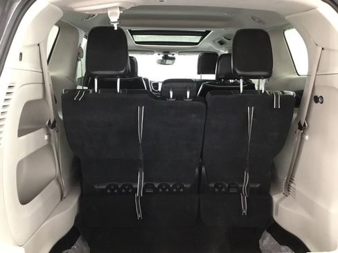 Used 2023 Chrysler Pacifica Limited image 15