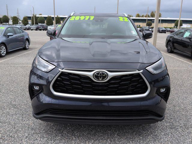 Used 2022 Toyota Highlander XLE FWD image 9