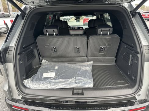 New 2026 Chevrolet Traverse RS w/ LPO, Floor Liner Package image 18
