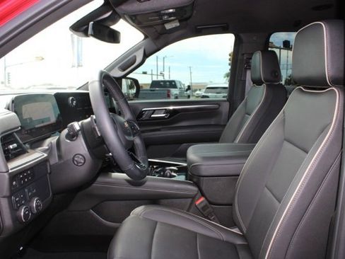 Used 2025 Chevrolet Suburban Premier image 16