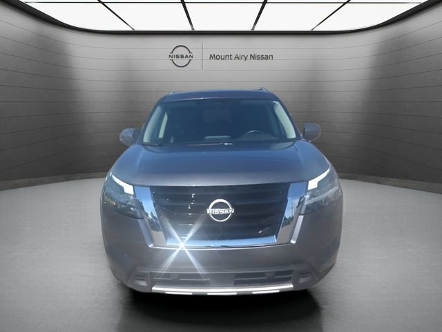 Used 2025 Nissan Pathfinder SL AWD/4WD image 1