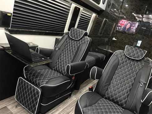 Used 2024 Mercedes-Benz Sprinter 3500 image 4