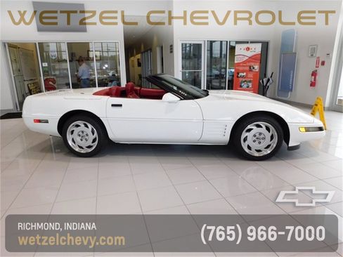Used 1991 Chevrolet Corvette Convertible image 2