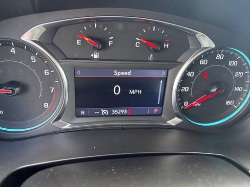 Used 2023 Chevrolet Traverse LT FWD image 16