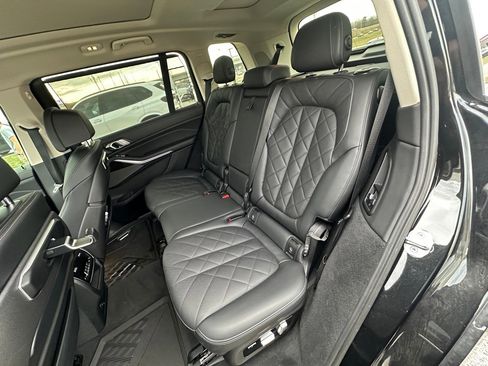 Used 2023 BMW X7 xDrive40i w/ Premium Package image 13