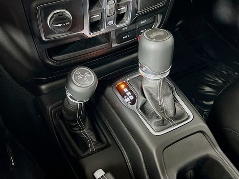 Used 2023 Jeep Wrangler Unlimited Sahara w/ Cold Weather Group AWD/4WD image 17