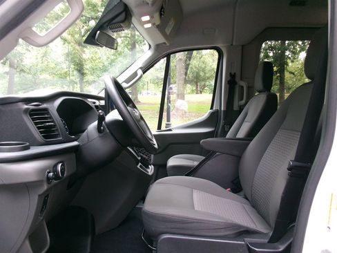 Used 2024 Ford Transit 350 XLT RWD image 10