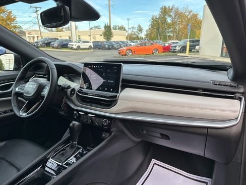 Used 2024 Jeep Compass Limited image 15