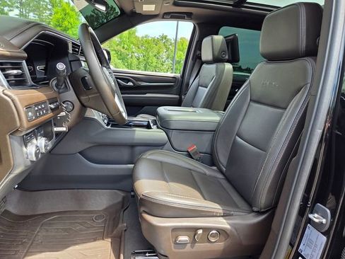 Used 2023 GMC Yukon XL Denali w/ LPO, Floor Liner Package AWD/4WD image 9