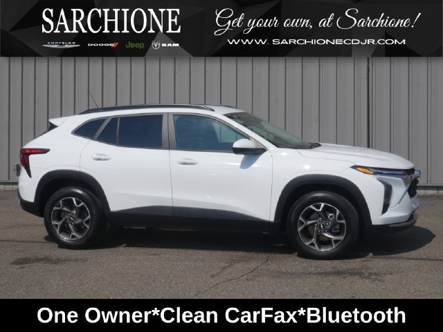 Used 2025 Chevrolet Trax LT FWD image 1
