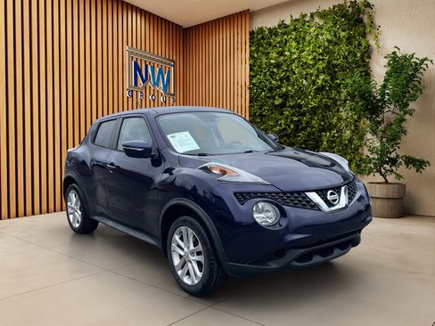 Used 2015 Nissan Juke SV image 1