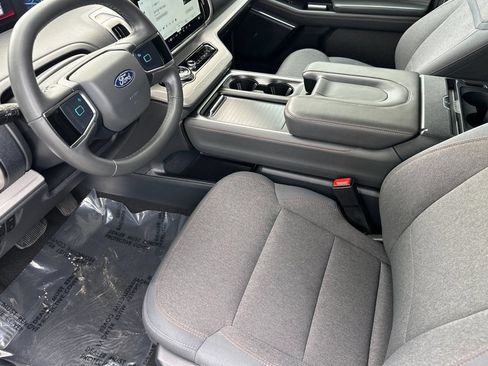 Used 2025 Ford Expedition Active AWD/4WD image 10