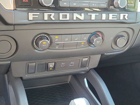 Certified 2025 Nissan Frontier SV RWD image 31