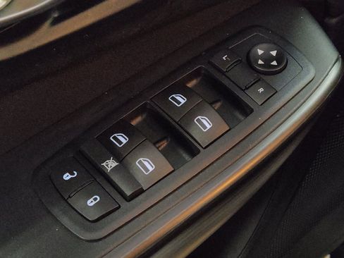 Used 2015 Jeep Cherokee Sport w/ Sport Appearance Group image 27