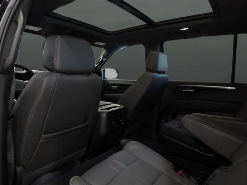 Used 2025 Chevrolet Suburban RST w/ Comfort Package AWD/4WD image 27