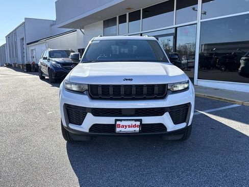 New 2026 Jeep Grand Cherokee Laredo image 4