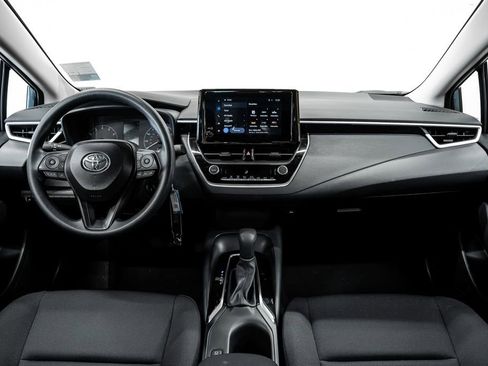 Used 2025 Toyota Corolla LE image 11