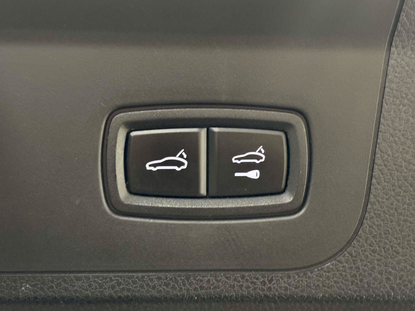 Used 2018 Porsche Panamera 4 AWD/4WD image 43