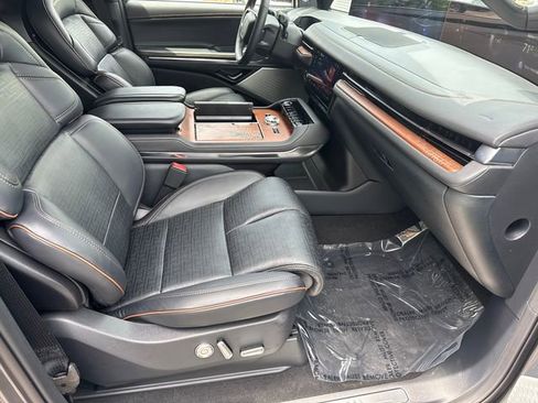 New 2025 Lincoln Navigator L Black Label AWD/4WD image 14