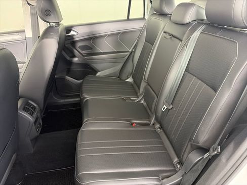 Used 2022 Volkswagen Tiguan SE AWD/4WD image 13