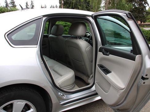 Used 2010 Chevrolet Impala LT w/ Luxury Edition Package FWD image 6