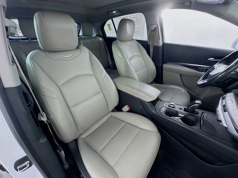 Used 2019 Cadillac XT4 Luxury w/ Cold Weather Package FWD image 29