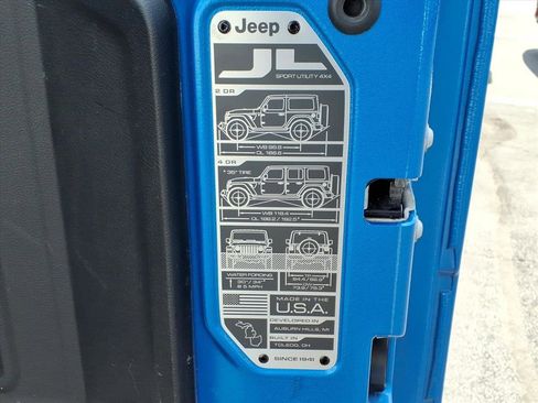 Used 2024 Jeep Wrangler Unlimited Rubicon AWD/4WD image 13