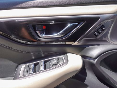 Certified 2025 Subaru Outback Limited AWD/4WD image 11