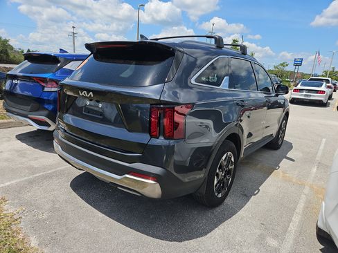 Used 2024 Kia Sorento S FWD image 6