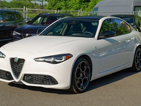 Used 2024 Alfa Romeo Giulia Ti w/ Active Assist Plus Package AWD/4WD image 3