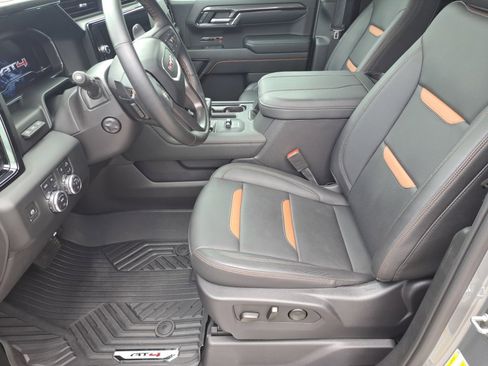 Used 2024 GMC Sierra 1500 AT4 w/ Technology Package AWD/4WD image 9