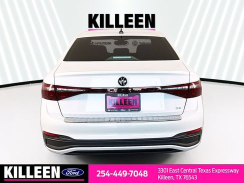 Used 2025 Volkswagen Jetta SE FWD image 7