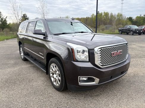 Used 2015 GMC Yukon XL Denali w/ Premium Package AWD/4WD image 8