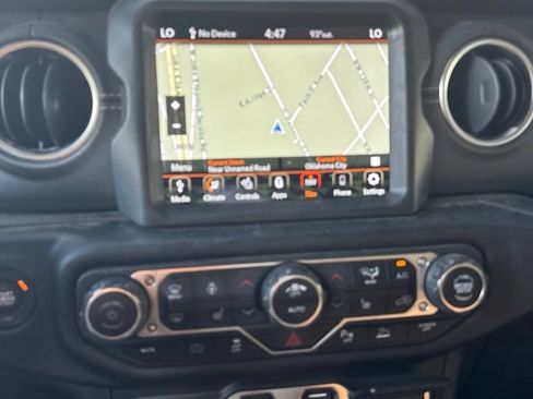 Used 2021 Jeep Wrangler Unlimited Sahara w/ Cold Weather Group AWD/4WD image 8