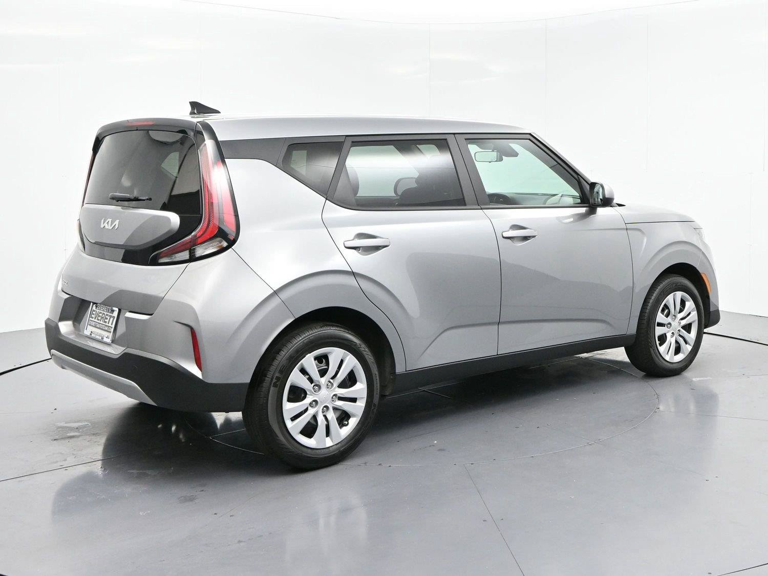 Used 2025 Kia Soul LX FWD image 7