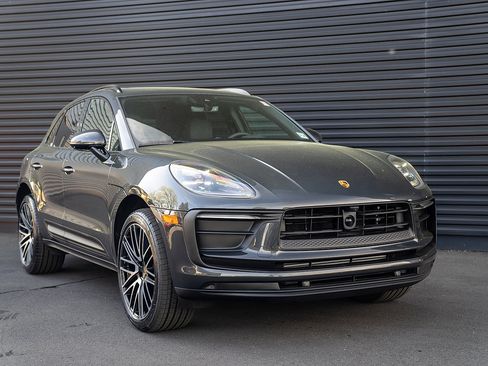 Certified 2026 Porsche Macan AWD/4WD image 27