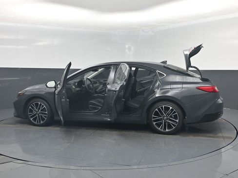 Used 2025 Toyota Camry XLE image 55