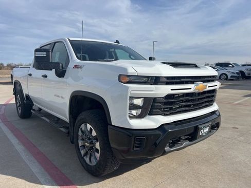 Used 2025 Chevrolet Silverado 2500 Custom w/ Custom Value Package image 1