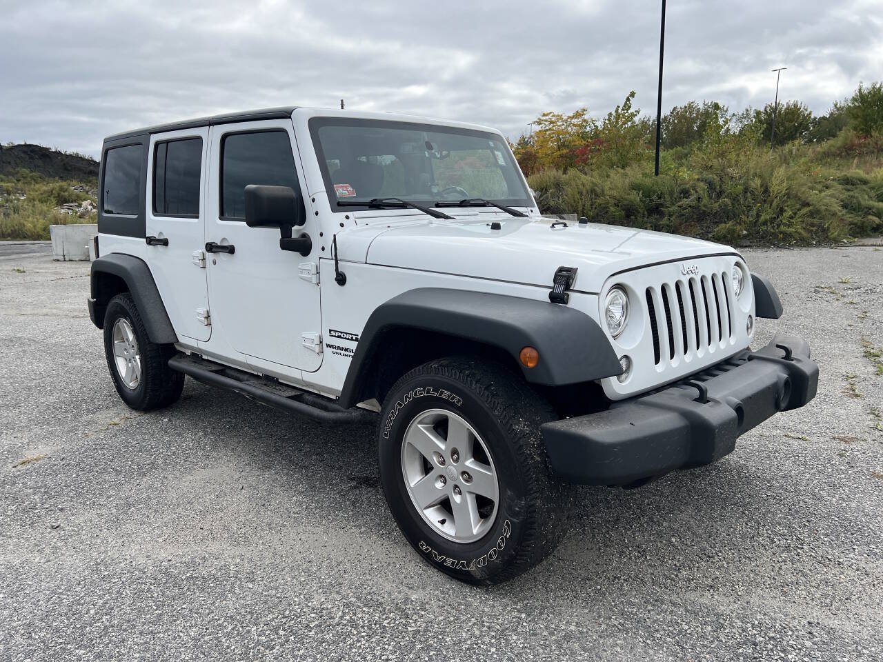 Used 2017 Jeep Wrangler Unlimited Sport w/ Quick Order Package 24S AWD/4WD image 3